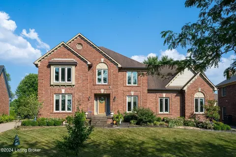 904 Lake Forest Pkwy, Louisville, KY 40245