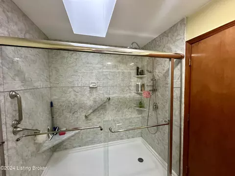 Bath - 1380 Buck Knobs Rd, Ekron, KY 40117 photo 3 of 10