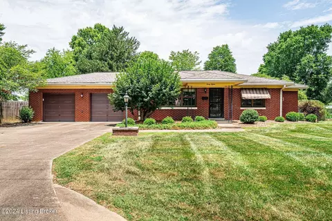 3015 Flair Knoll Dr, Louisville, KY 40216