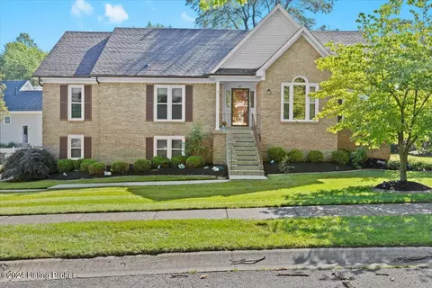 821 Foxgate Rd, Louisville, KY 40223