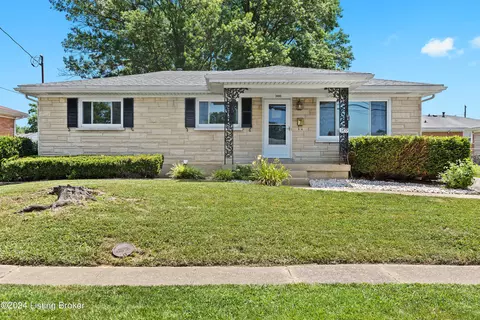 3455 Heatherfield Dr, Louisville, KY 40216