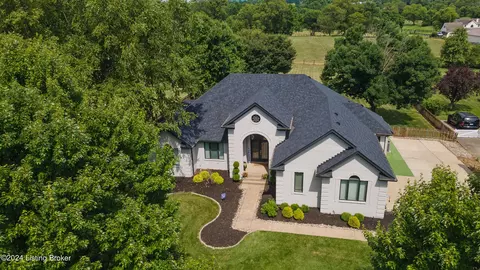 37 Plantation Dr, Shelbyville, KY 40065