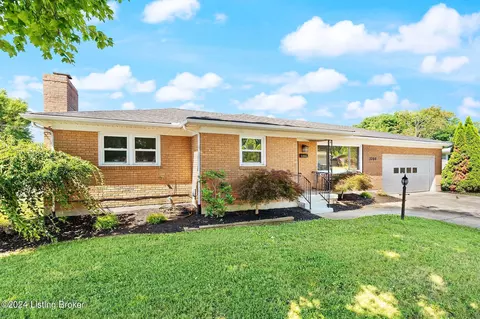 3300 Lindenwood Dr, Louisville, KY 40216