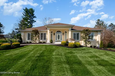 302 Blankenbaker Ln, Louisville, KY 40207