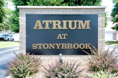 8504 Atrium Dr #907, Louisville, KY 40220