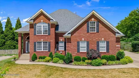 3523 Woodmont Park Ln, Louisville, KY 40245