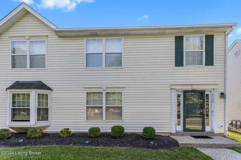 8008 Aspen Green Ln, Louisville, KY 40291
