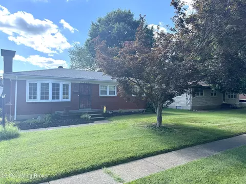 8202 Seaforth Dr, Louisville, KY 40258