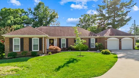 2218 Stonehurst Dr, Louisville, KY 40242