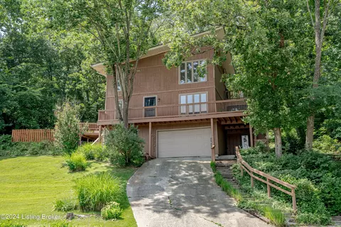 2901 Windsor Forest Dr, Louisville, KY 40272