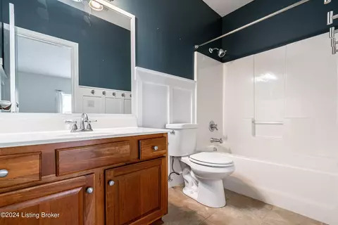 Bath - 4204 Delouvre Way, Floyds Knobs, IN 47119 photo 4 of 4