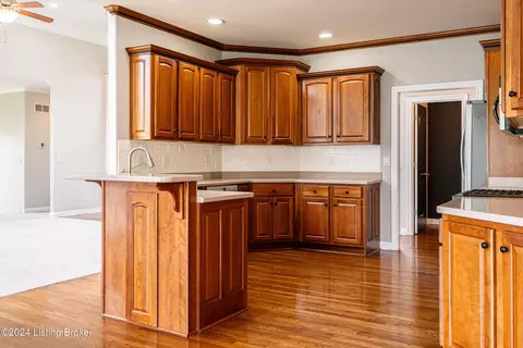 Kitchen - 4204 Delouvre Way, Floyds Knobs, IN 47119 photo 2 of 4