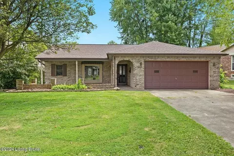 7607 Newton Ct, Louisville, KY 40228