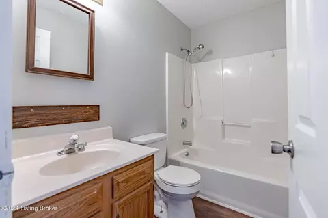 Bath - 1405 Bates Ln, Smithfield, KY 40068 photo 3 of 4