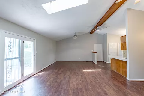 Living - 1405 Bates Ln, Smithfield, KY 40068 photo 3 of 6
