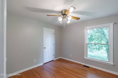 Bedroom - 1405 Bates Ln, Smithfield, KY 40068 photo 5 of 6