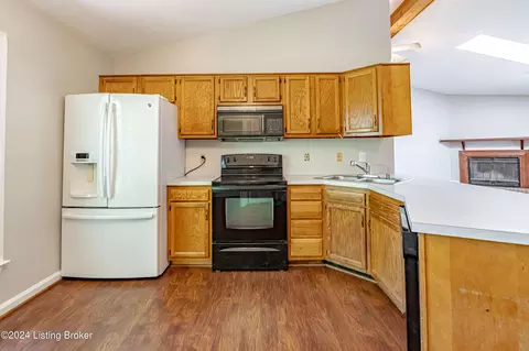 Kitchen - 1405 Bates Ln, Smithfield, KY 40068 photo 2 of 3