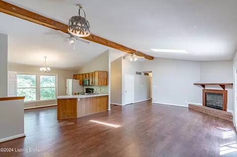 Living - 1405 Bates Ln, Smithfield, KY 40068 photo 1 of 6