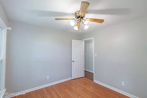Bedroom - 1405 Bates Ln, Smithfield, KY 40068 photo 6 of 6
