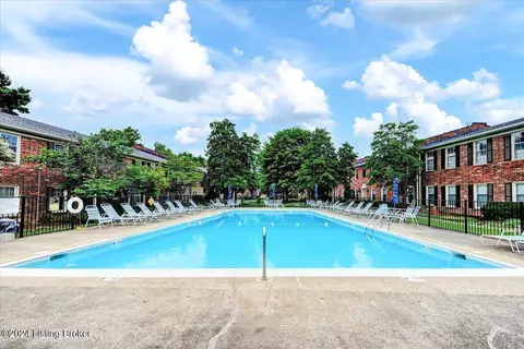 264 Stonehenge Dr #103, Louisville, KY 40207