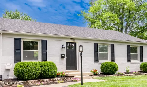 6821 Green Meadow Cir, Louisville, KY 40207