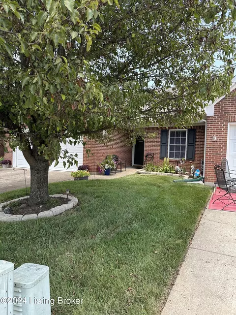12372 Spring Leaf Ct, Louisville, KY 40229