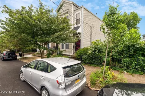 808 Finzer St, Louisville, KY 40204