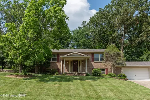 8802 Mountain Brook Dr, Louisville, KY 40272