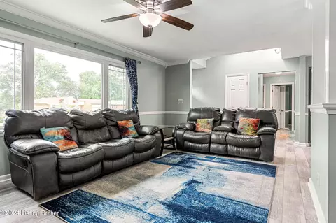 7314 Nottoway Cir, Louisville, KY 40214