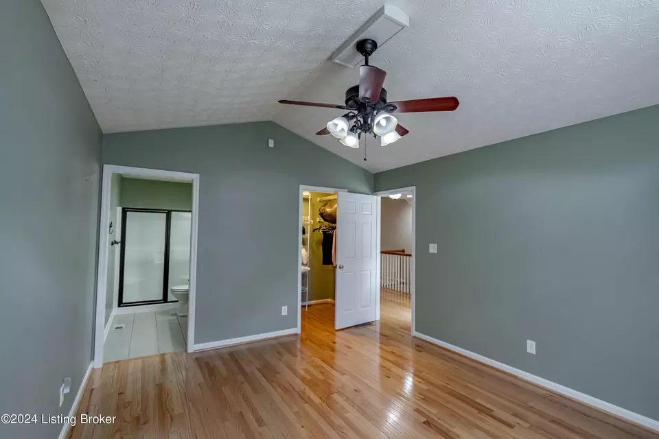 Entry Way - 6906 Janes Farm Dr, Louisville, KY 40228 photo 3 of 4