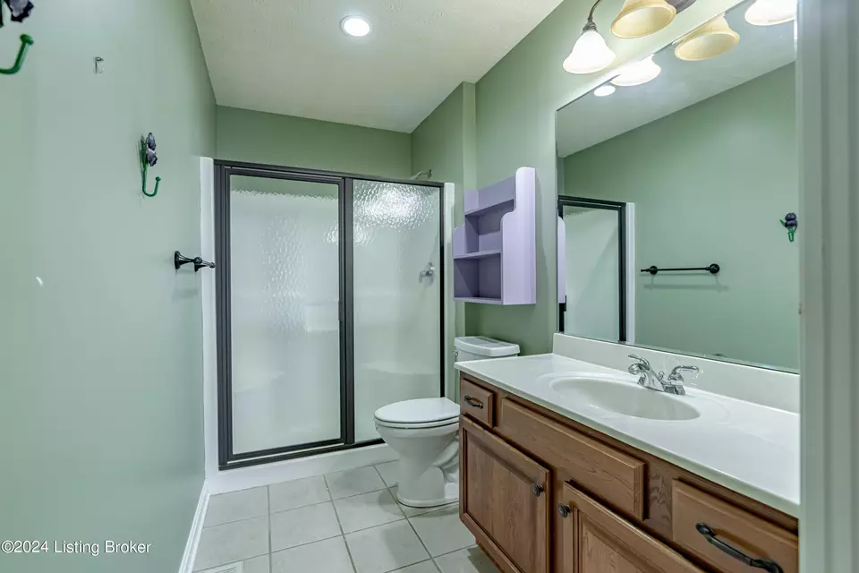 Bath - 6906 Janes Farm Dr, Louisville, KY 40228 photo 1 of 7
