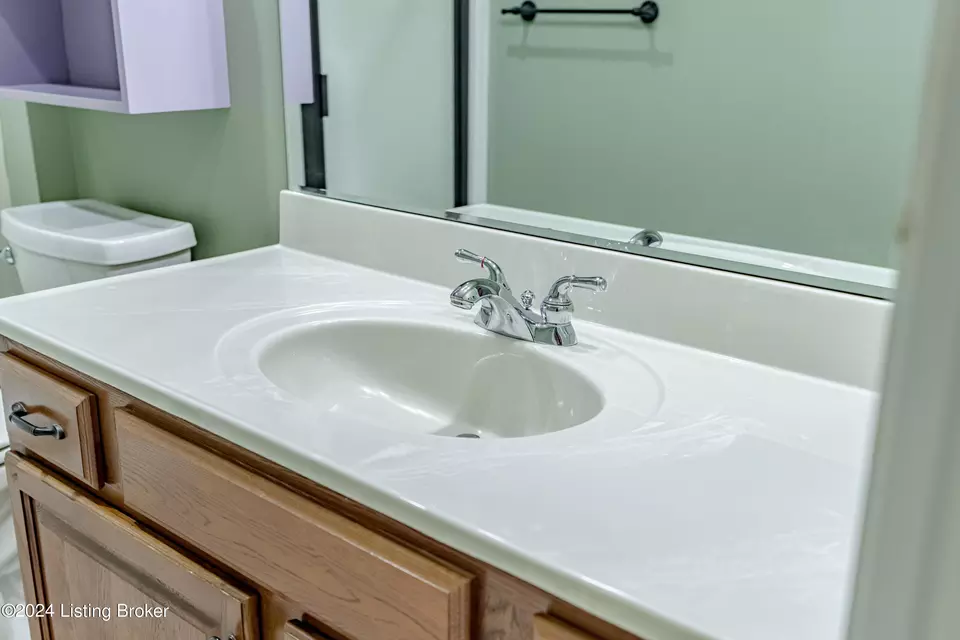 Bath - 6906 Janes Farm Dr, Louisville, KY 40228 photo 3 of 7
