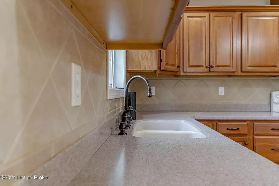 Kitchen - 6906 Janes Farm Dr, Louisville, KY 40228 photo 5 of 5