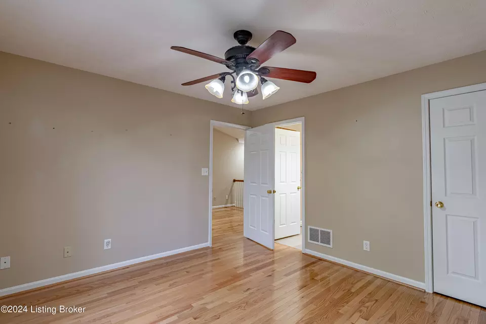 Bedroom - 6906 Janes Farm Dr, Louisville, KY 40228 photo 2 of 4