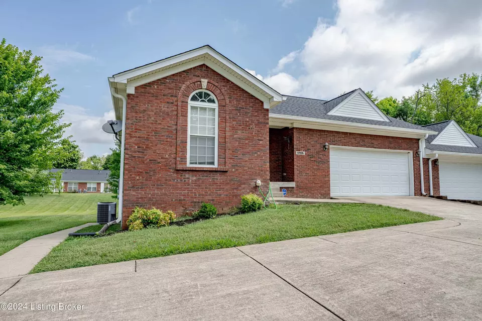 Exterior - 6906 Janes Farm Dr, Louisville, KY 40228 photo 2 of 8