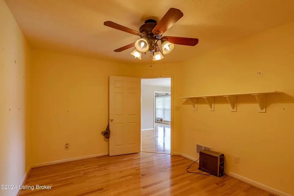 Bedroom - 6906 Janes Farm Dr, Louisville, KY 40228 photo 4 of 4