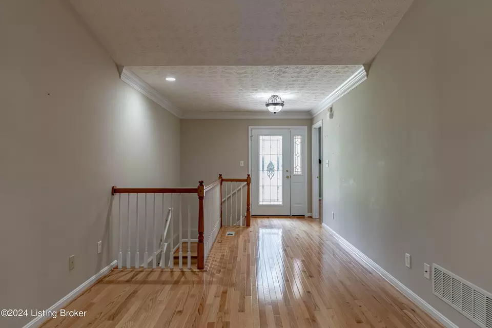 Entry Way - 6906 Janes Farm Dr, Louisville, KY 40228 photo 1 of 4