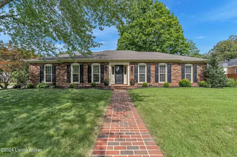 611 Rothbury Ln, Douglass Hills, KY 40243