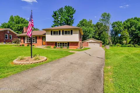 10409 S Dodge Ln, Louisville, KY 40272