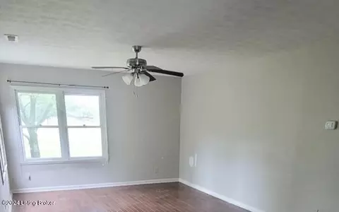 403 E Lothbury Ave, Middlesboro, KY 40965 photo 4