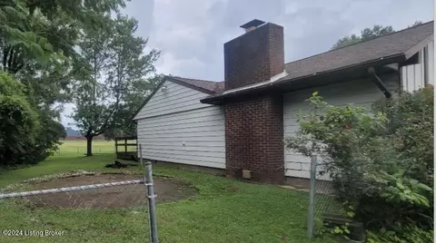 403 E Lothbury Ave, Middlesboro, KY 40965 photo 3