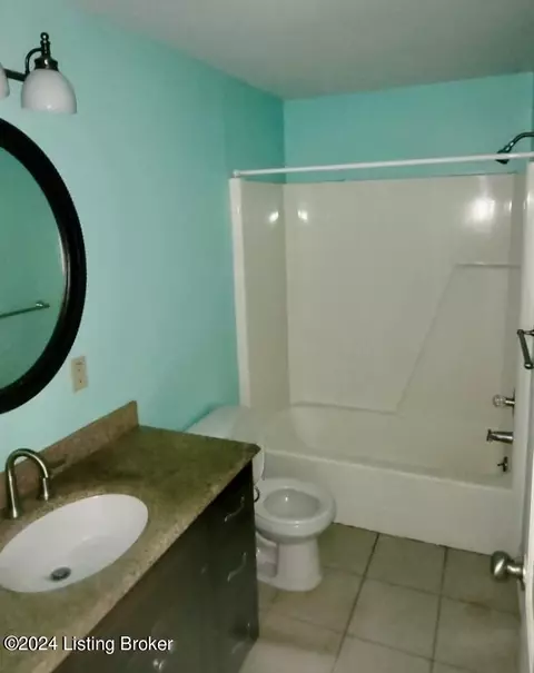 403 E Lothbury Ave, Middlesboro, KY 40965 photo 7