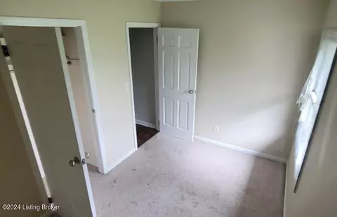 403 E Lothbury Ave, Middlesboro, KY 40965 photo 8