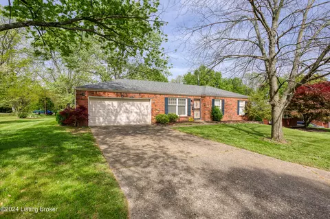 3301 Startan Ct, Louisville, KY 40220