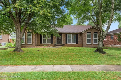 9805 Springbark Dr, Louisville, KY 40241