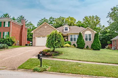 4003 Saratoga Woods Dr, Louisville, KY 40299