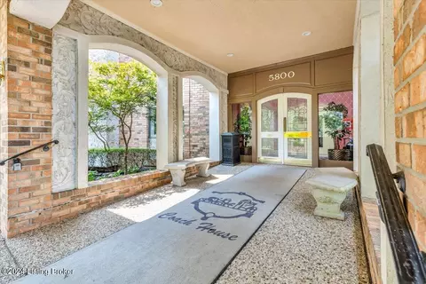 5800 Coach Gate Wynde #301, Louisville, KY 40207