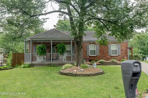 3605 Rolling Stone Ct, Louisville, KY 40229