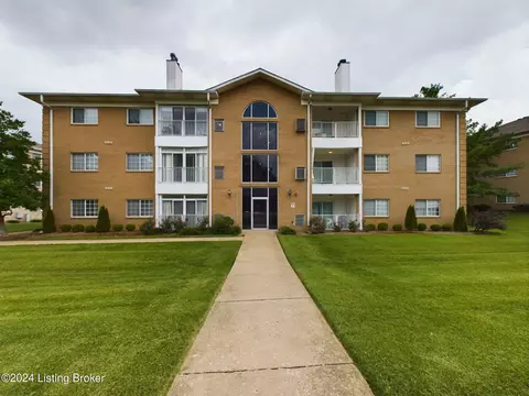 8502 Atrium Dr #801, Louisville, KY 40220