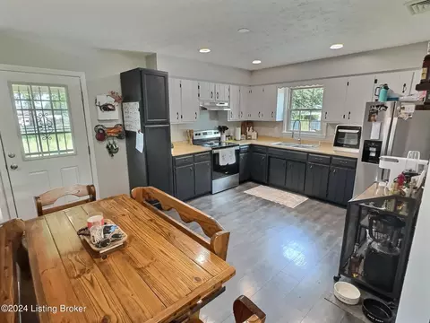 450 Stringer Ln, Mount Washington, KY 40047 photo 8